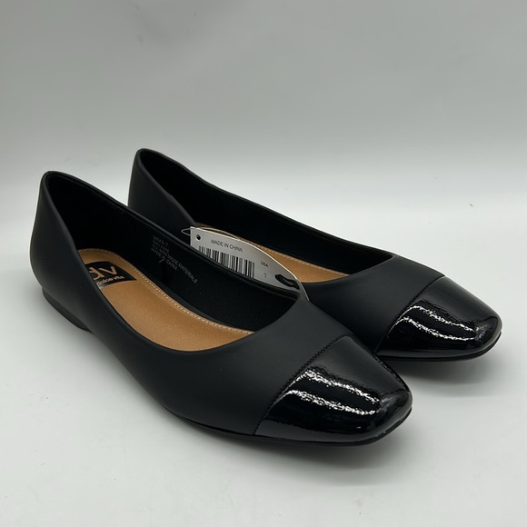 DV by Dolce Vita Malanie Black Cap-Toe Flats Size 7 NWT - Picture 3 of 11